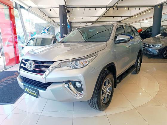 TOYOTA HILUX SW4 2.7 SRV 7 LUGARES 4X2 16V FLEX 4P AUTOMÁTICO TOYOTA HILUX SW4 2.7 SRV 7 LUGARES 4X2 16V FLEX 4P AUTOMÁTICO